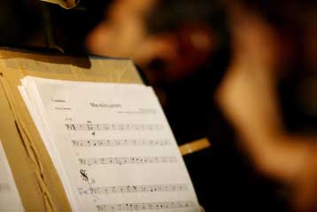 Με μελωδίες του Μάνου Χατζιδάκι, γιόρτασε τα 90 χρόνια από την ίδρυσή του το ΚΚΕ