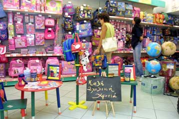 Ανατιμήσεις έως 75% σε σχολικά είδη διαπιστώνει έρευνα της νομαρχίας Πειραιά