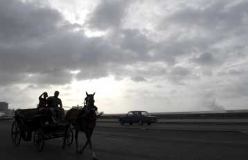 Τέσσερις άνθρωποι έχασαν τη ζωή τους στην Κούβα από το πέρασμα του κυκλώνα Αϊκ