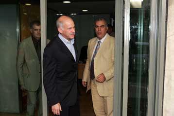 Πολιτικό Συμβούλιο στο ΠΑΣΟΚ με θέμα την επίσκεψη Παπανδρέου στη ΔΕΘ