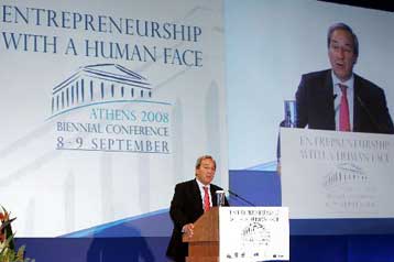 Οι επιχειρήσεις πρέπει να πληρώνουν τους φόρους τους, λέει ο Γ.Αλογοσκούφης