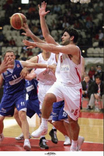 Σε αρθροσκόπηση θα υποβληθεί ο Παπαμακάριος