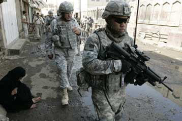 Μικρή απόσυρση από το Ιράκ και ενίσχυση στο Αφγανιστάν ανακοίνωσε ο Τζορτζ Μπους