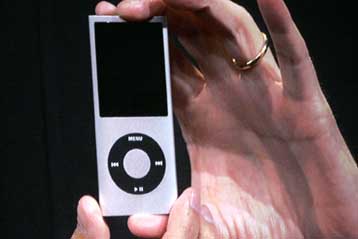 Νέα γενιά λεπτών iPod παρουσίασε η Apple