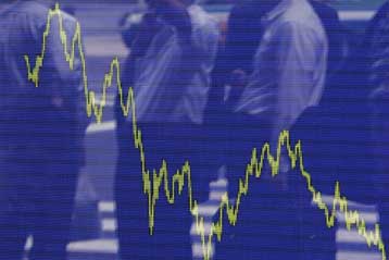 Σημαντική πτώση στη Νέα Υόρκη, συγκρατημένες απώλειες στην Ευρώπη