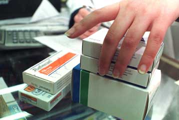 Στους φαρμακοποιούς η σκυτάλη των κινητοποιήσεων για το φορολογικό νομοσχέδιο