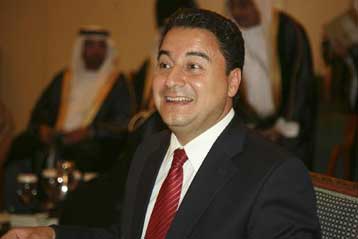 Τριμερή συνάντηση με Αρμενία και Αζερμπαϊτζάν «έκλεισε» ο Αλί Μπαμπατζάν