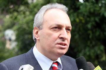 Αλληλοκαρφώματα στην κυβερνητική παράταξη για την υπόθεση του Βατοπαιδίου