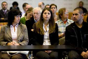 Η ολλανδική Δικαιοσύνη απορρίπτει ευθύνη του κράτους για τη σφαγή της Σρμπρένιτσα