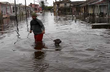 Πετρελαϊκές εταιρίες κλείνουν εγκαταστάσεις στον Κόλπο του Μεξικού εν όψει του «Αϊκ»