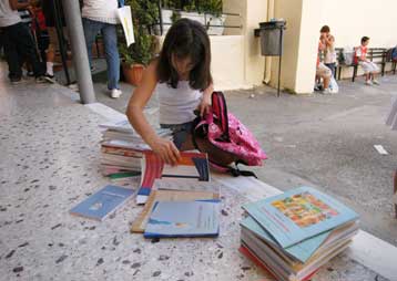 Πρώτο κουδούνι στα σχολεία παρουσία της πολιτικής ηγεσίας