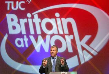 Μετωπική σύγκρουση με την κυβέρνηση Μπράουν ξεκινούν τα βρετανικά συνδικάτα