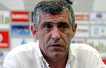 Ο Σάντος ξεχνά τα περσινά και ζητά δύναμη ενόψει ΑΕΚ