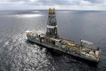 Στο χαμηλότερο επίπεδο του έτους υποχωρεί το ευρώ, στα 100 δολάρια το πετρέλαιο