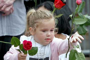 Η Αμερική θυμάται και τιμά τους νεκρούς της 11ης Σεπτεμβρίου 2001