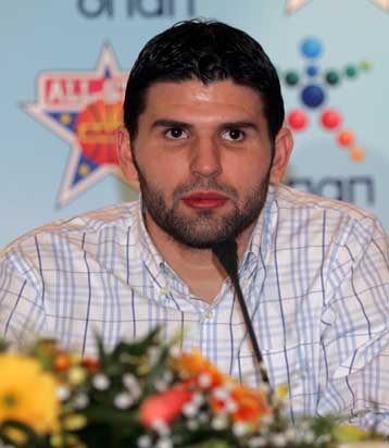 «Θα επιστρέψω δυνατός» είπε ο Παπαμακάριος μετά την αρθροσκόπηση