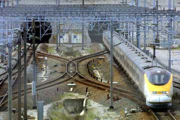 Διακοπή της κυκλοφορίας στη σήραγγα της Μάγχης λόγω πυρκαγιάς σε τρένο