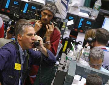 Οριακά πάνω τα 100 δολάρια το πετρέλαιο εν αναμονή του κυκλώνα Αϊκ