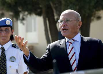 Για την πολιτική ισότητα κάνει λόγο ο Ταλάτ και εκφράζει σκεπτικισμό για τις περιουσίες