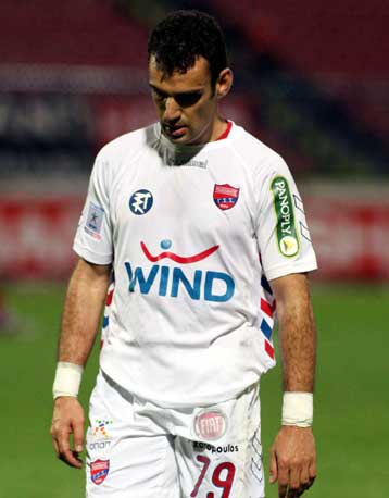 Ο Λίνεν… πάρκαρε ξανά την «Πόρσε» στην πλατεία!