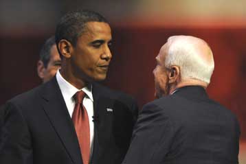 Βραχεία κεφαλή του Τζον ΜακΚέιν στην αναμέτρηση με τον Μπάρακ Ομπάμα