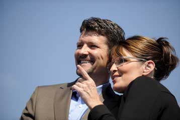 Σε υπόθεση κατάχρησης εξουσίας της συζύγου του καλείται να καταθέσει ο Τοντ Πέιλιν