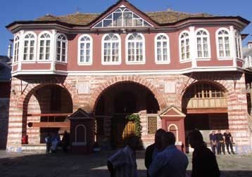 Στο Ταμείο Παρακαταθηκών καταθέτει η Μονή Βατοπαιδίου τα χρήματα από τα ακίνητα