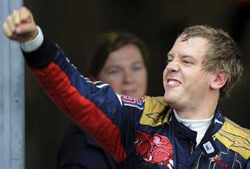 Εκπληξη και pole position από τον Φέτελ στην βροχερή Μόντζα