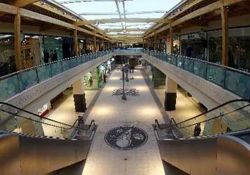 Η περιφέρεια μονοπωλεί το ενδιαφέρον για την ανάπτυξη εμπορικών κέντρων