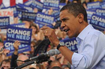 Με βολές εκατέρωθεν συνεχίζεται η προεκλογική εκστρατεία στις ΗΠΑ