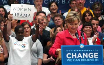 Ψήφο στον Μπάρακ Ομπάμα ζητά (από τις γυναίκες) η Χίλαρι Κλίντον