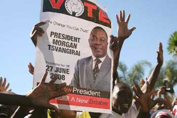 Ιστορική συμφωνία κοινής διακυβέρνησης υπεγράφη στη Ζιμπάμπουε