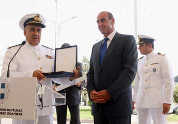 Τελετή παράδοσης-παραλαβής στο ΥΕΝ με αιχμές από τον Γ.Βουλγαράκη