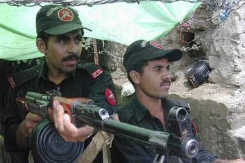 Πακιστανοί στρατιώτες «αντιμέτωποι» με αμερικανικές δυνάμεις στη μεθόριο