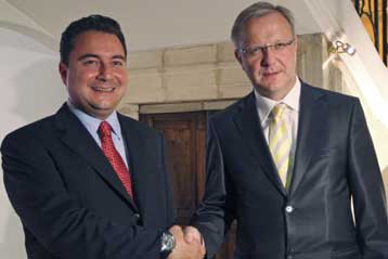 Συνταγματικές μεταρρυθμίσεις από την Τουρκία ζητά ο Όλι Ρεν