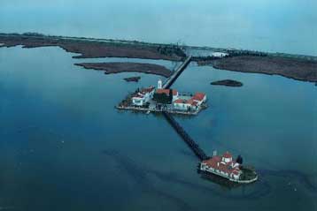 Μαίνεται η πολιτική αντιπαράθεση για την υπόθεση της Μονής Βατοπαιδίου