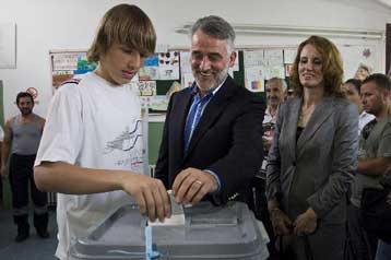 Τρίτο αλβανικό κόμμα στην ΠΓΔΜ από τους κόλπους της παράταξης Θάτσι