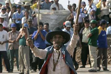 Σύλληψη αντιπολιτευόμενου κυβερνήτη στη Βολιβία για υποκίνηση βιαιοτήτων