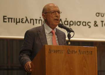 Παρέμβαση από τον Κώστα Σημίτη με αιχμή την οικονομία