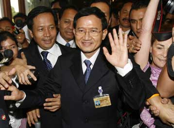 Συγγενής του έκπτωτου Σιναουάτρα ο νέος πρωθυπουργός της Ταϊλάνδης