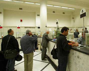 Επιβράδυνση στα στεγαστικά δάνεια, «άλμα» 43,7% στις προθεσμιακές καταθέσεις