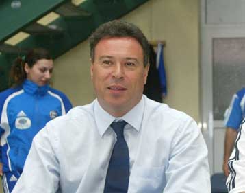 «Σόχο» η Ομόνοια από το κύμα παράνομων μεταναστών, καταγγέλλει ο νομάρχης Αθηνών