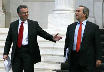 Διαστάσεις «τσουνάμι» αποκτά η εσωκομματική διαμάχη στη ΝΔ