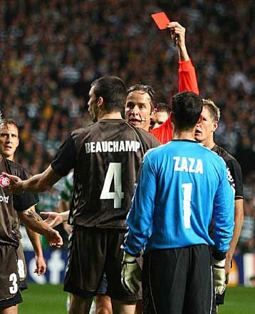 Και όμως… οι διαιτητές κάνουν γκάφες και στο Champions League