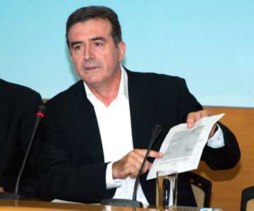 Την επιβολή έκτακτου πλαφόν στα καύσιμα κίνησης ζητά το ΠΑΣΟΚ