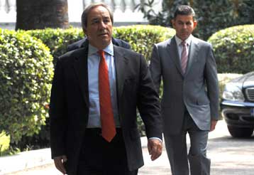 Ανησυχία Αλογοσκούφη για την οικονομία με το βλέμμα στα εσωκομματικά «πυρά»