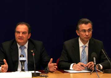 Διαψεύδει η κυβέρνηση τα περί παροχής ψήφου εμπιστοσύνης στη Βουλή