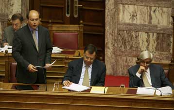 «Πωλείται η Ελλάς» λέει το ΠΑΣΟΚ – «Πόσα θέλετε να μας τρελάνετε;» απαντά ΝΔ