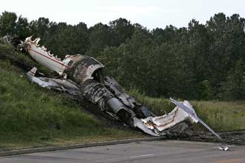 Θύματα αεροπορικού δυστυχήματος οι Τράβις Μπάρκερ και DJ AM