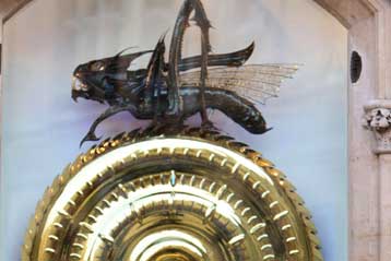 Παράξενο ρολόι στο Κέμπριτζ «καταβροχθίζει» τις ώρες